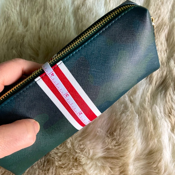 Charlotte and Emerson Cosmetic/Travel bags set of 2 - Picture 4 of 13